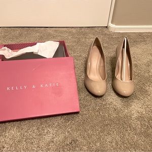 Kelly & Katie Tan Pumps